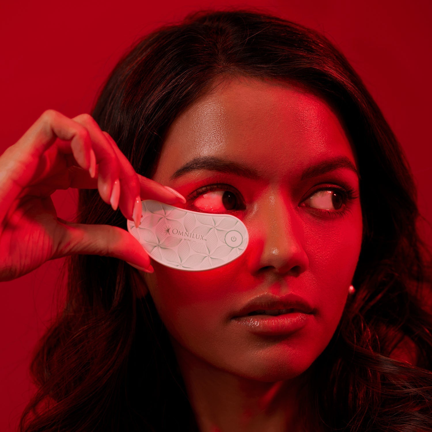 Omnilux Eye Brightener – Targeted LED Light Therapy Patch for Dark Circles – Le Petit Spa