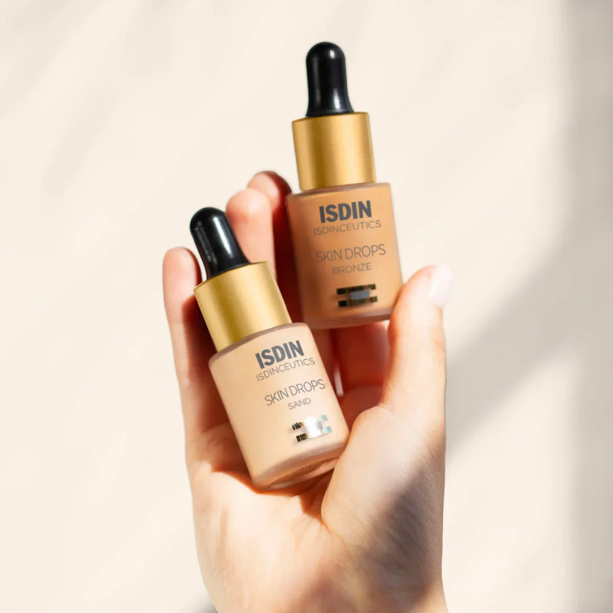 ISDIN Skin Drops Sand – Tinted Moisturizer Drops for Light Skin Tones (15 ml) – Le Petit Spa